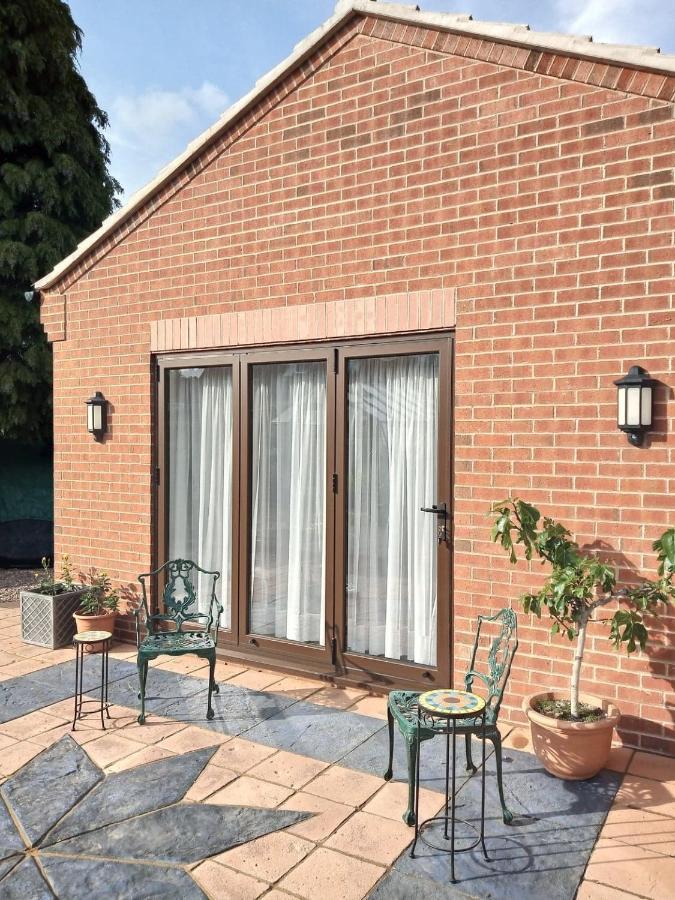 Self Contained Ground Floor Bedroom With Ensuite Wet Room Continental Breakfast Included Parking For 1 Car Outside Heanor Zewnętrze zdjęcie